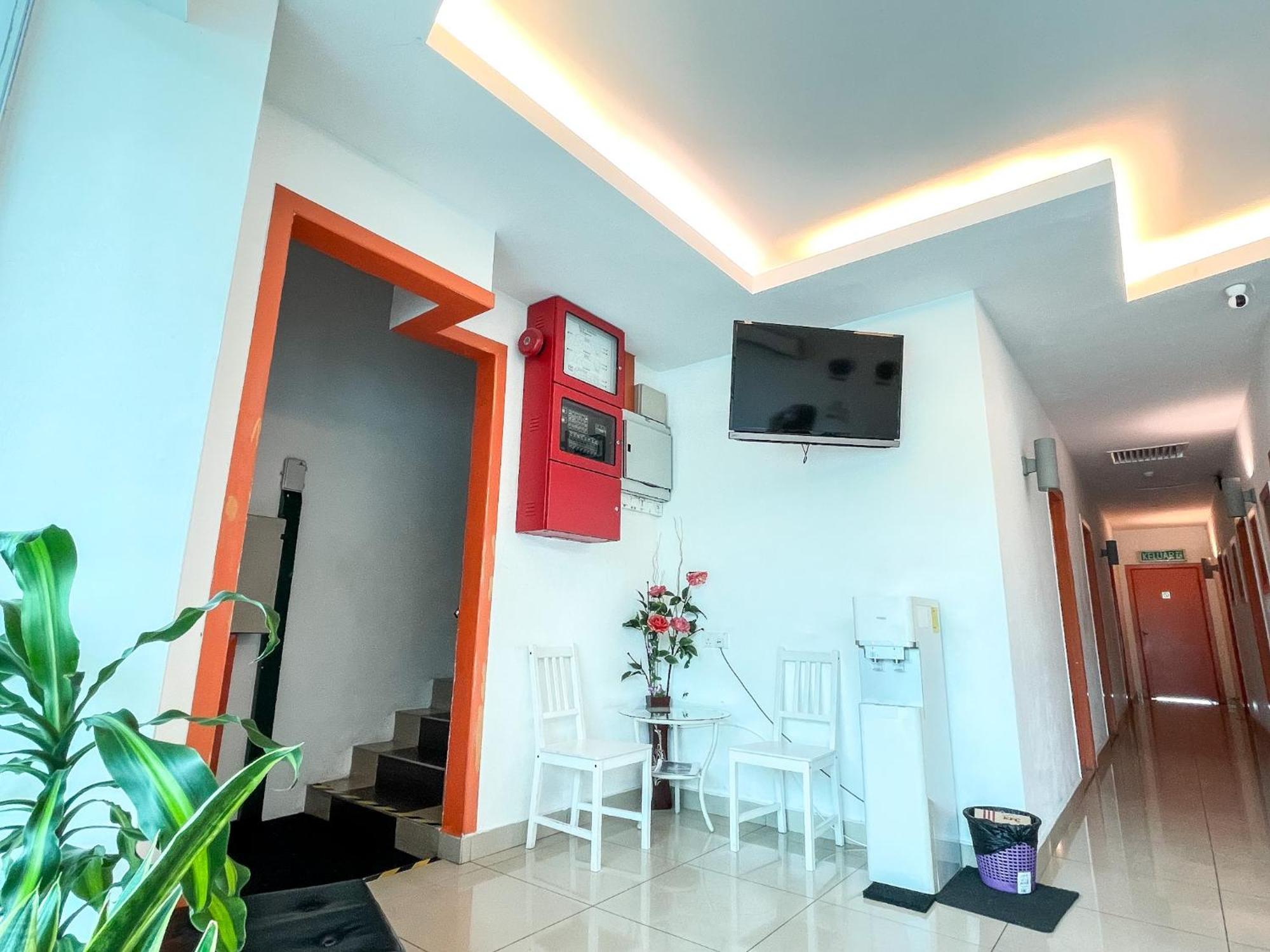 1 Hotel Mahkota Черас Экстерьер фото