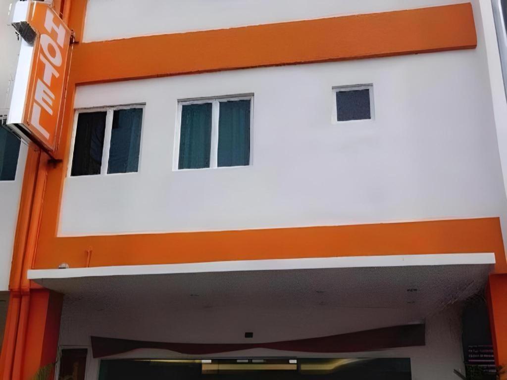1 Hotel Mahkota Черас Экстерьер фото